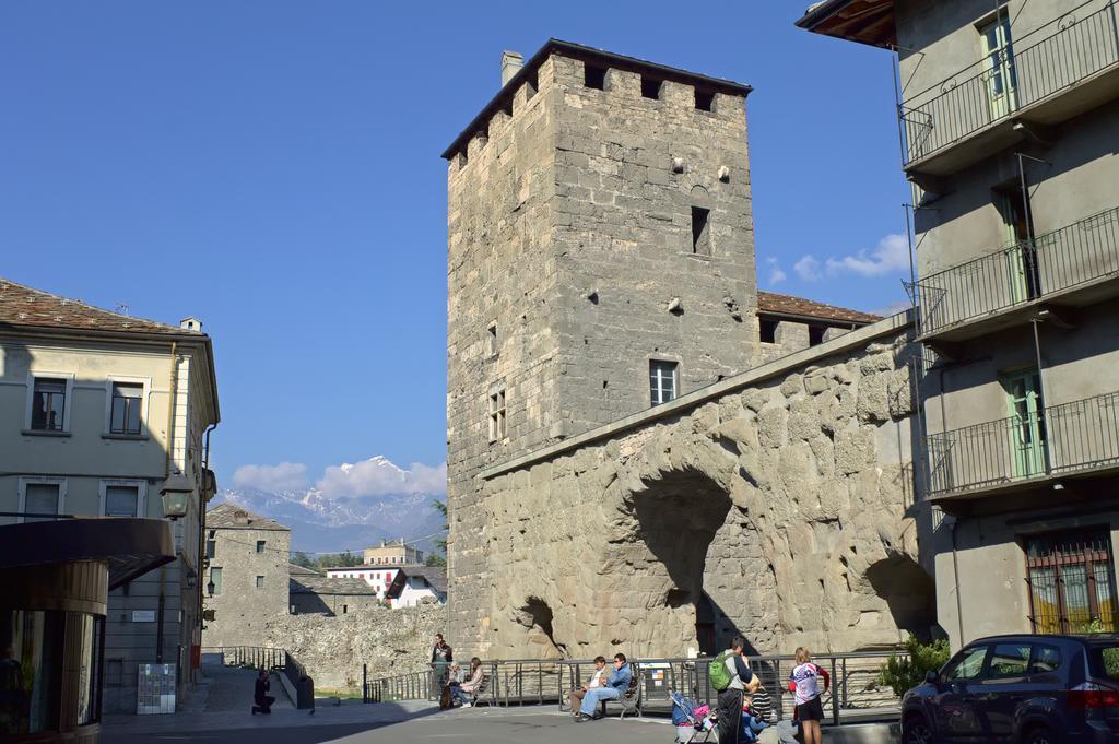 Palu Vacanze: Cuore Del Centro Storico Aosta Exterior photo